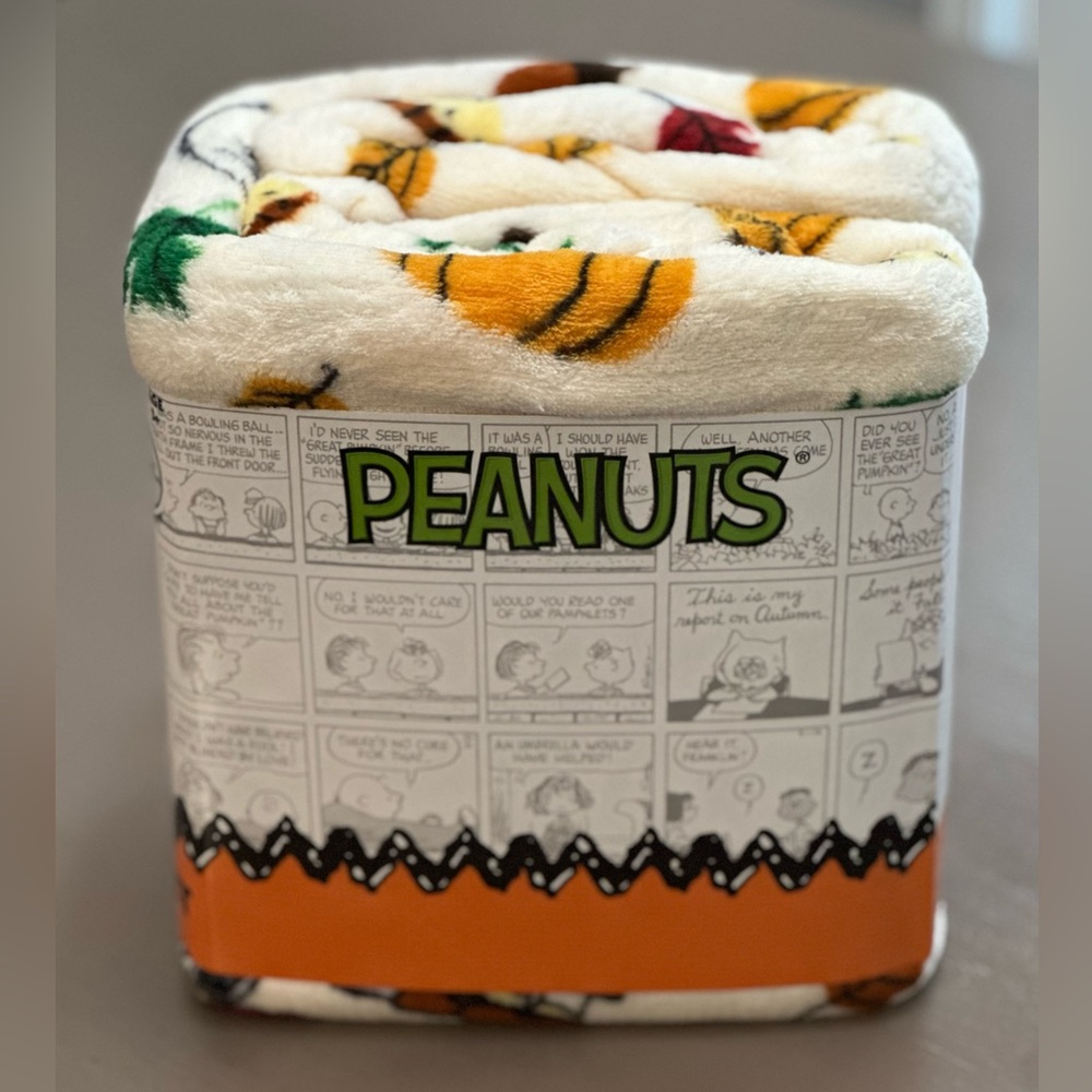 Peanuts Fall Fleece Throw Blanket 62 x 90 Snoopy Woodstock Fall Leaves New